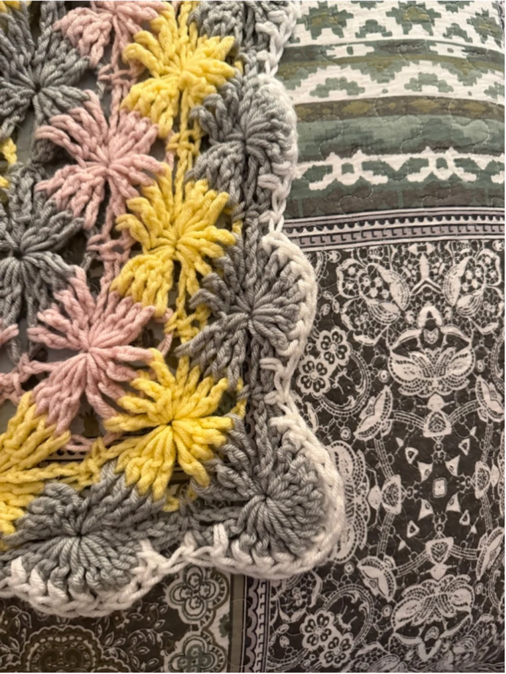 Handmade Crochet Afghan Throw Blanket 62x74 Pastel Floral Starburst Granny Cotta